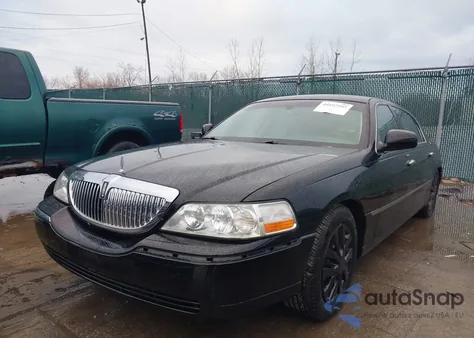 2009 Lincoln Town Car Signature Limited из США, поврежденный, VIN 2LNHM82V99X601271